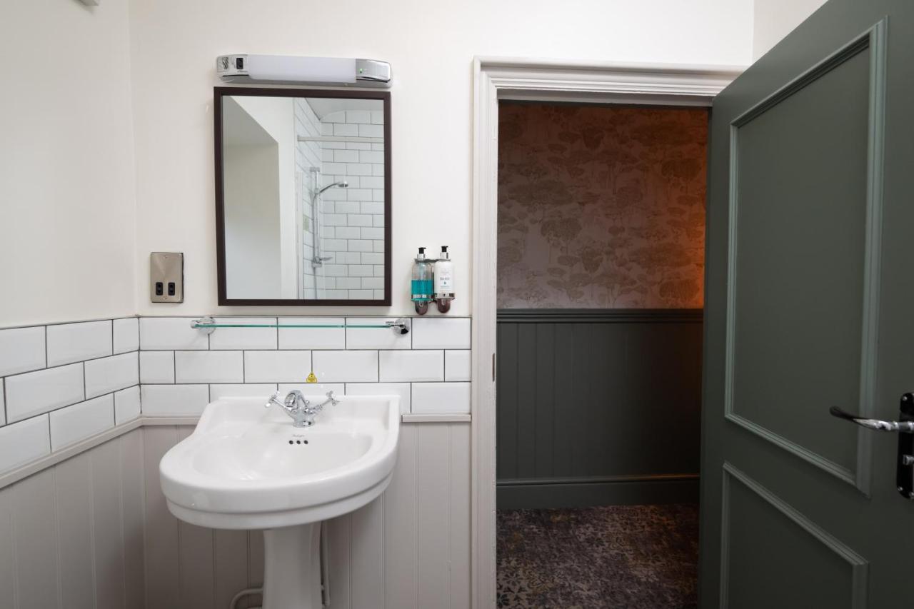 Rockingham Arms By Greene King Inns Wentworth  Extérieur photo