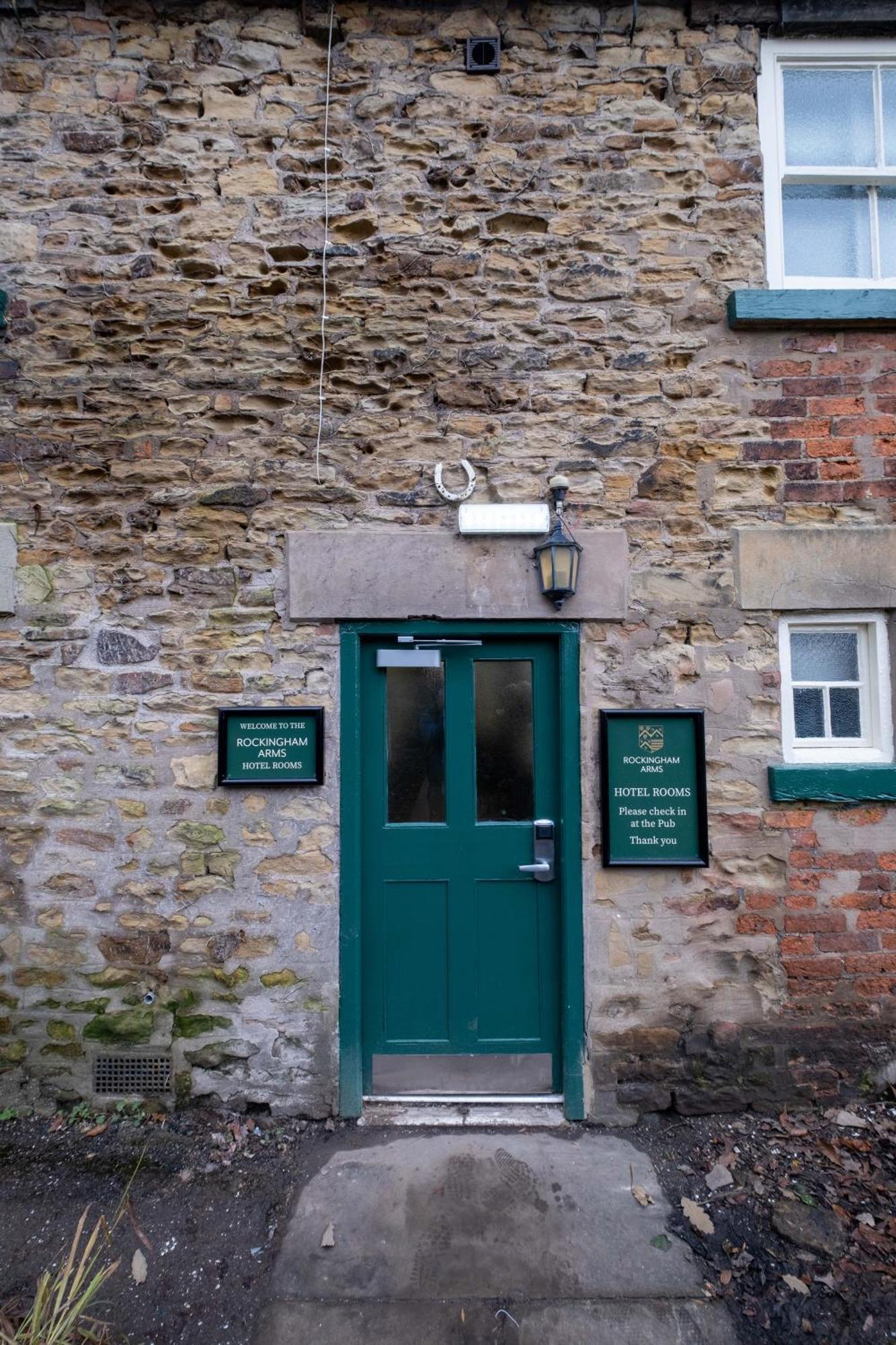 Rockingham Arms By Greene King Inns Wentworth  Extérieur photo