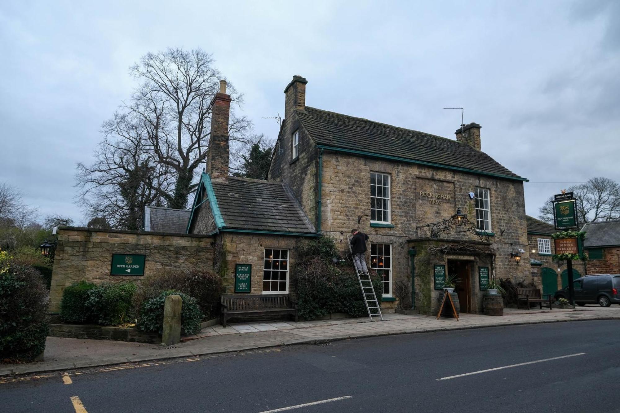 Rockingham Arms By Greene King Inns Wentworth  Extérieur photo
