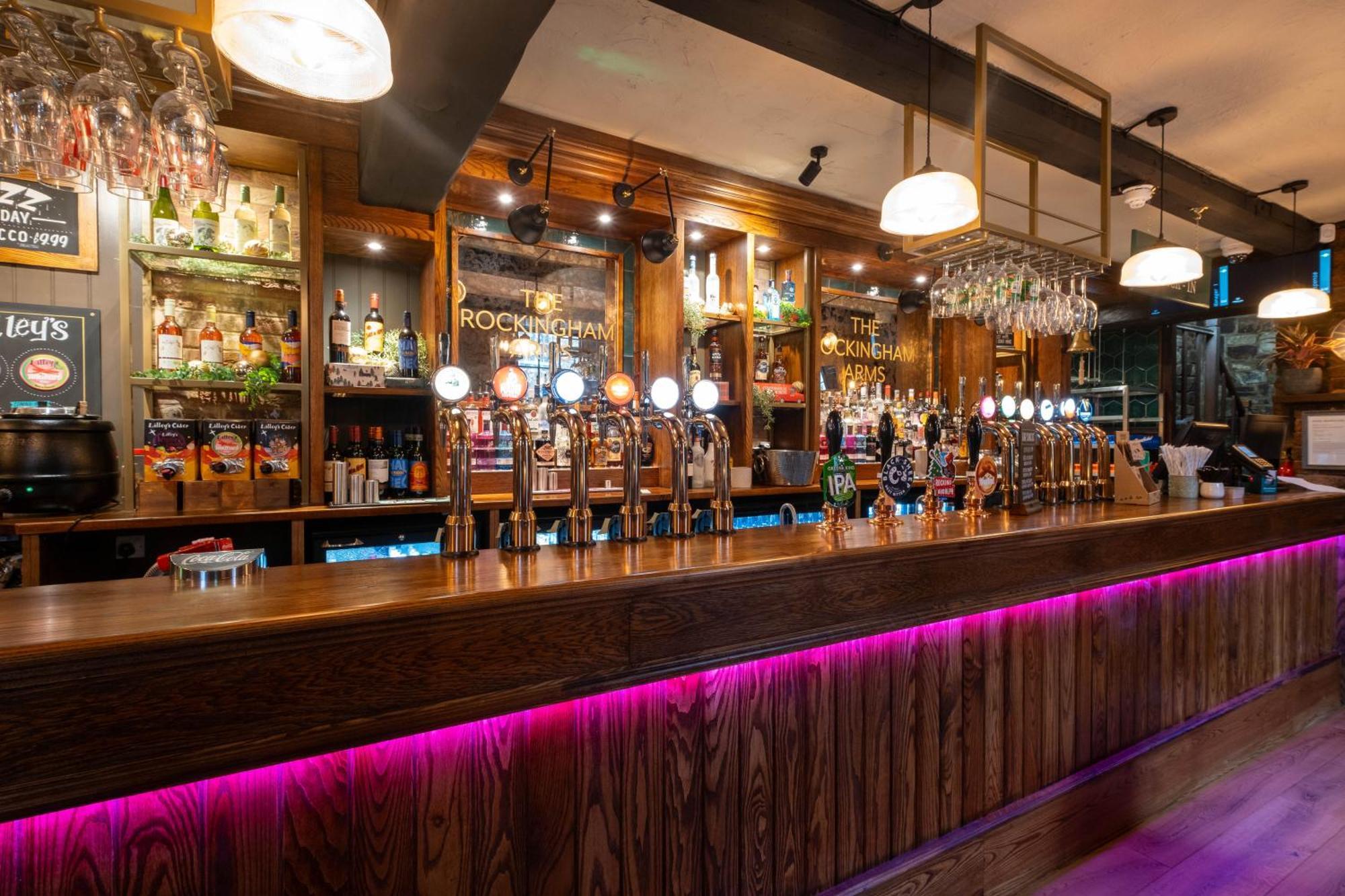 Rockingham Arms By Greene King Inns Wentworth  Extérieur photo