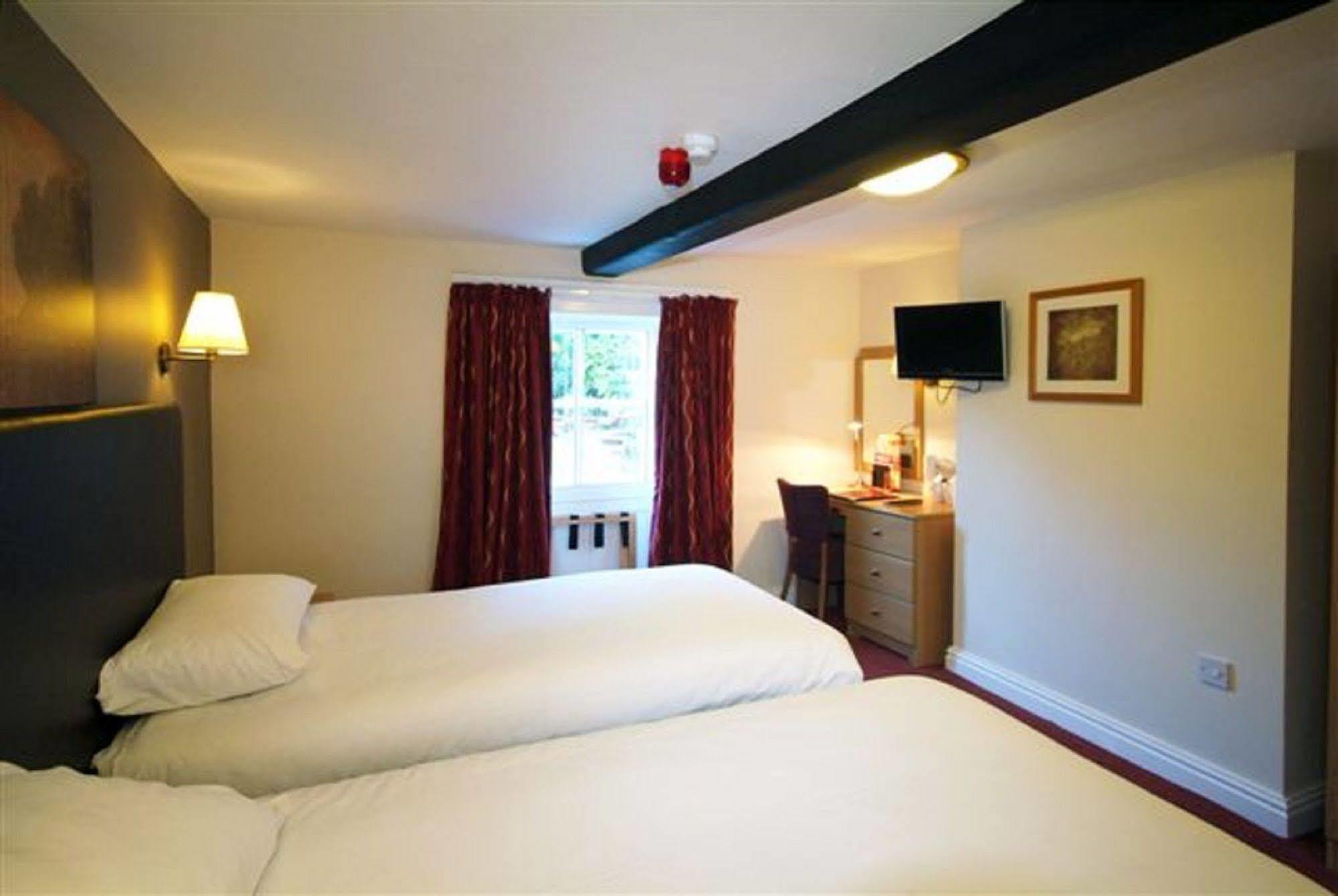 Rockingham Arms By Greene King Inns Wentworth  Extérieur photo