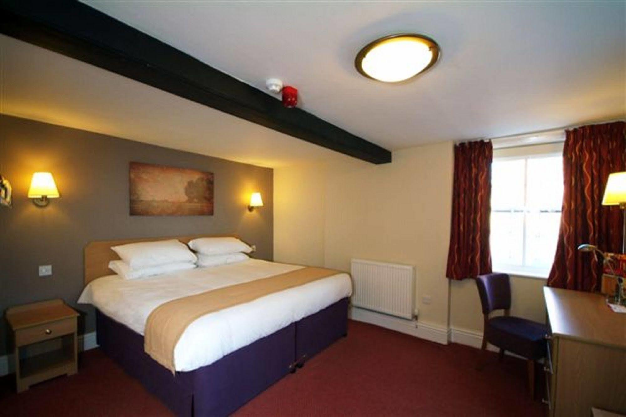 Rockingham Arms By Greene King Inns Wentworth  Extérieur photo
