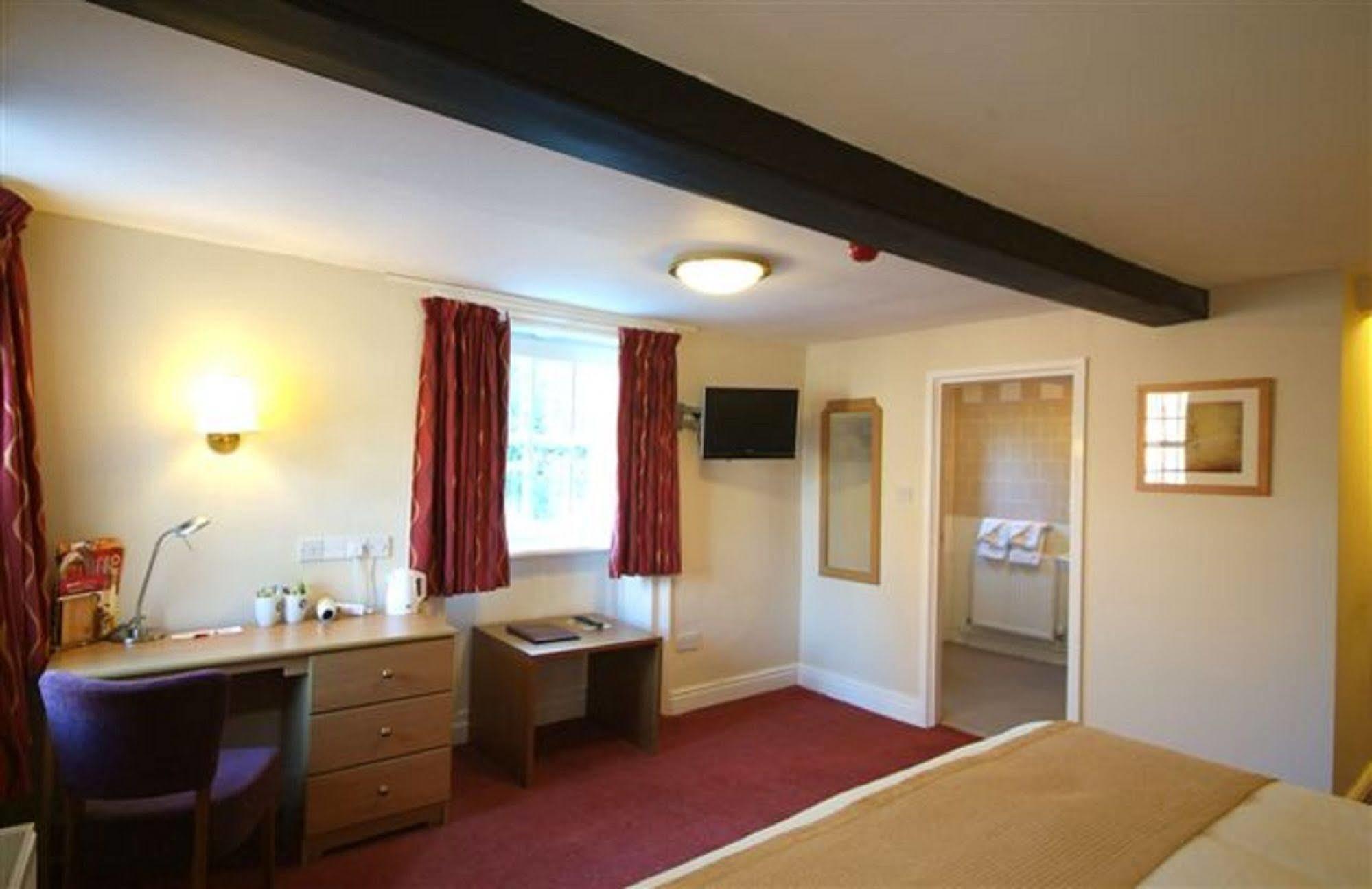 Rockingham Arms By Greene King Inns Wentworth  Extérieur photo