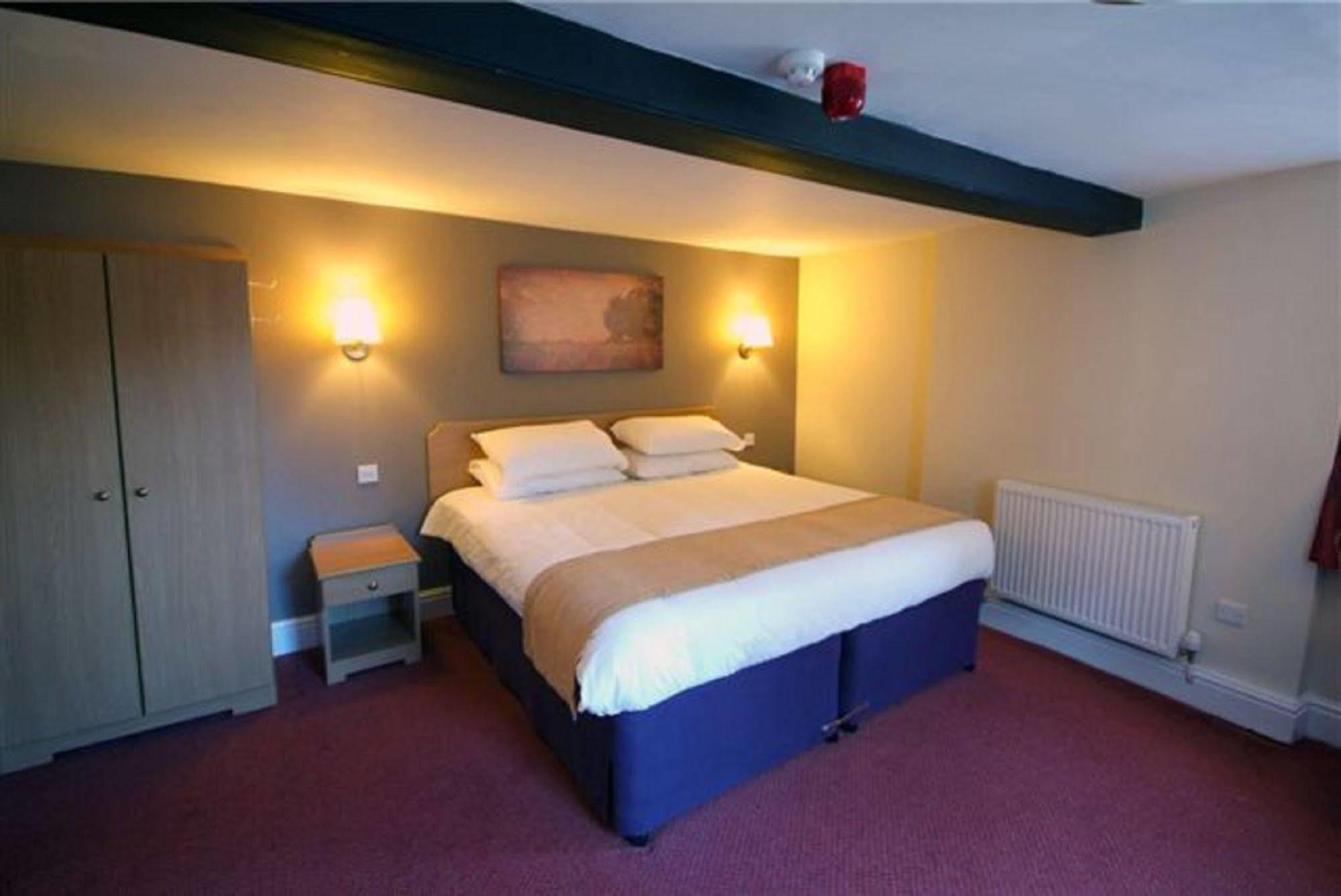 Rockingham Arms By Greene King Inns Wentworth  Extérieur photo