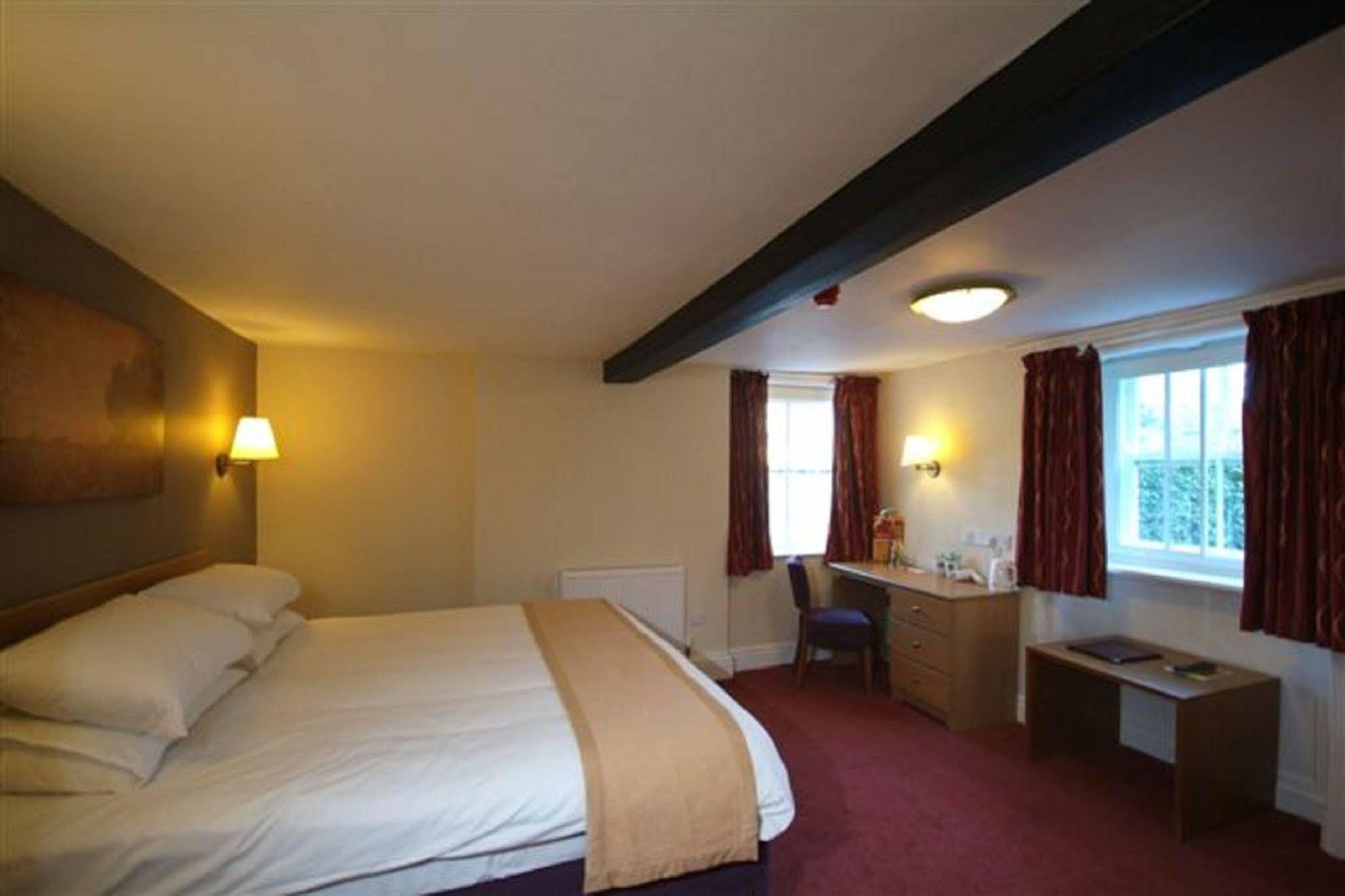 Rockingham Arms By Greene King Inns Wentworth  Extérieur photo