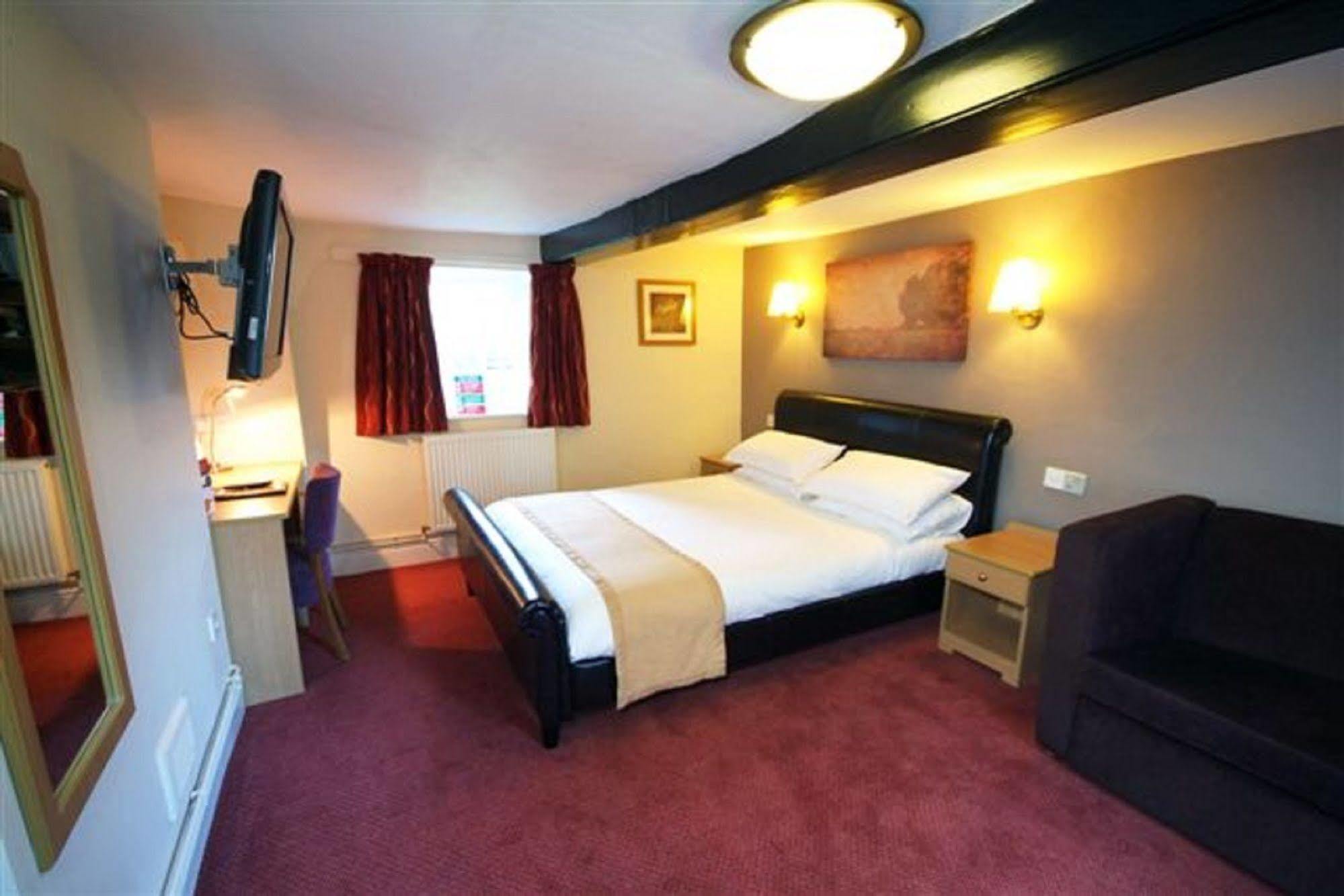 Rockingham Arms By Greene King Inns Wentworth  Extérieur photo