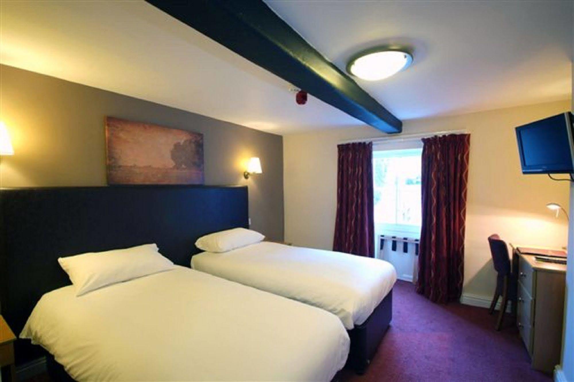 Rockingham Arms By Greene King Inns Wentworth  Extérieur photo